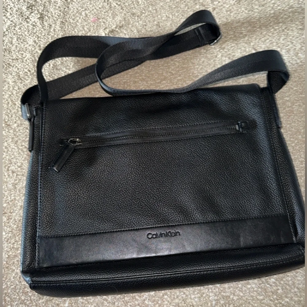 Calvin Klein Textured Black faux leather Messenger Bag